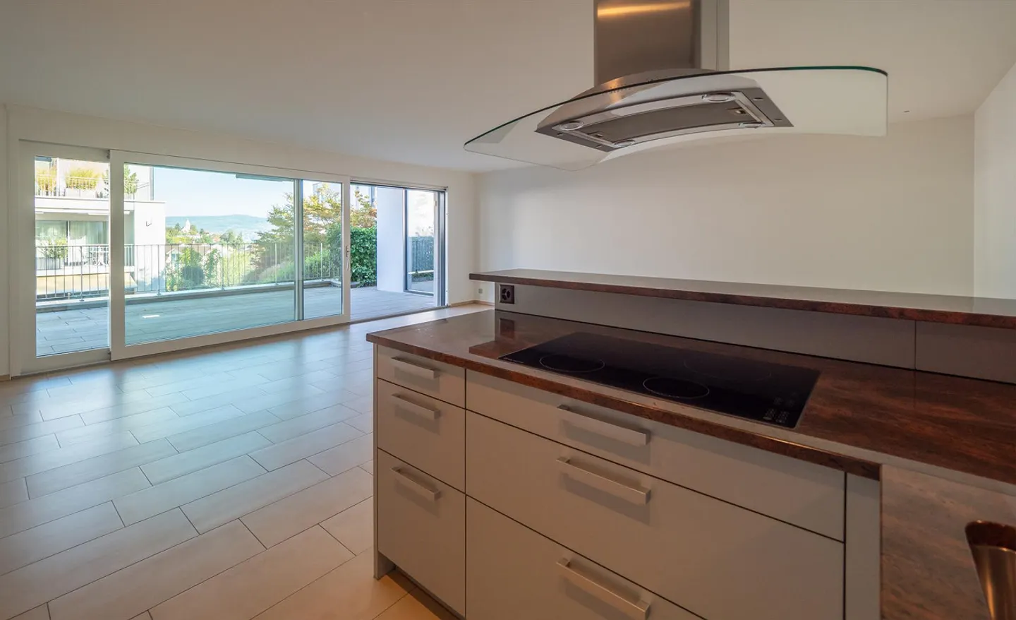 Central, close to nature and with plenty of space. - Photo 5 of 9