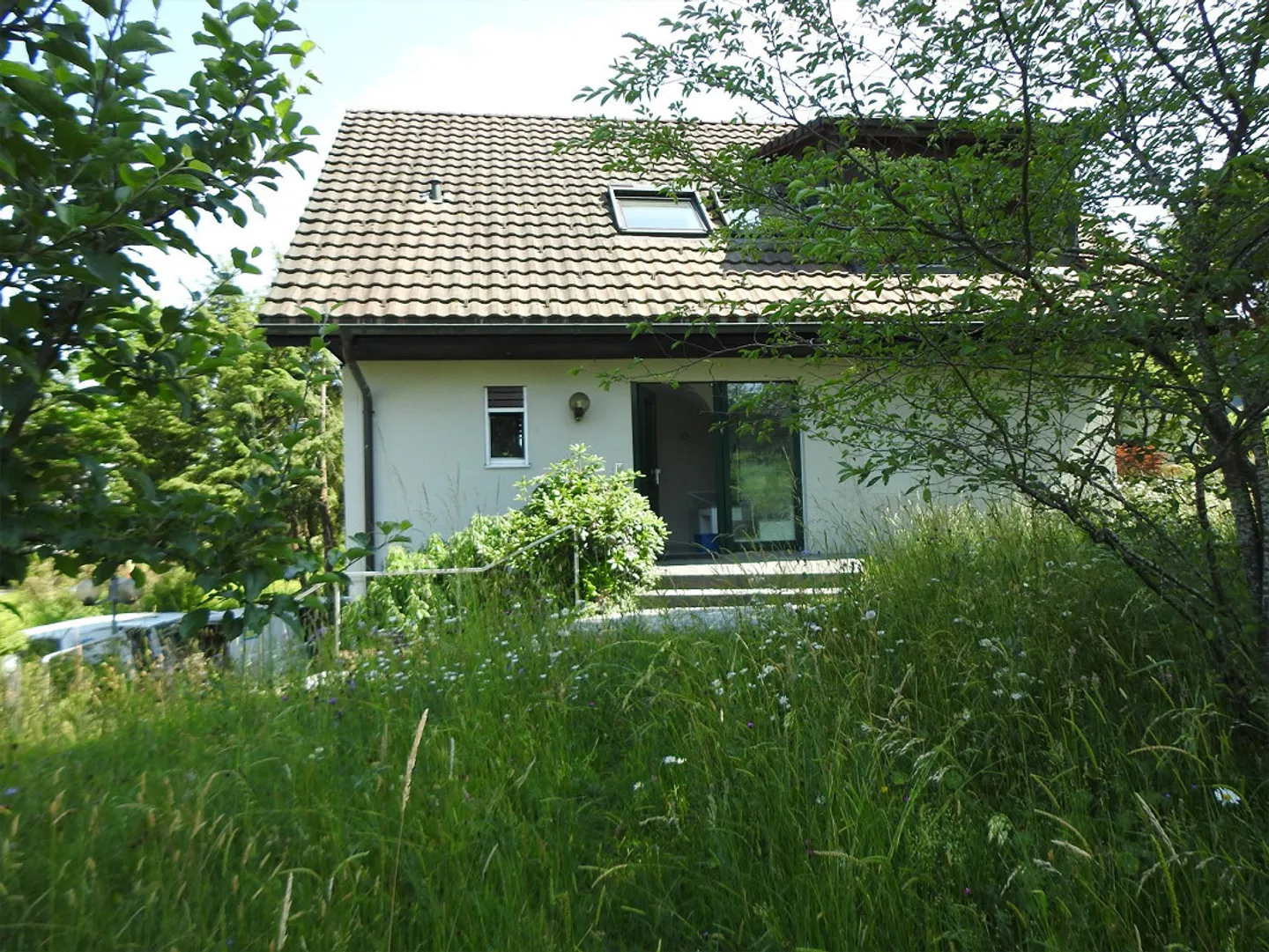 Single-family house with large garden - Photo 2 of 16