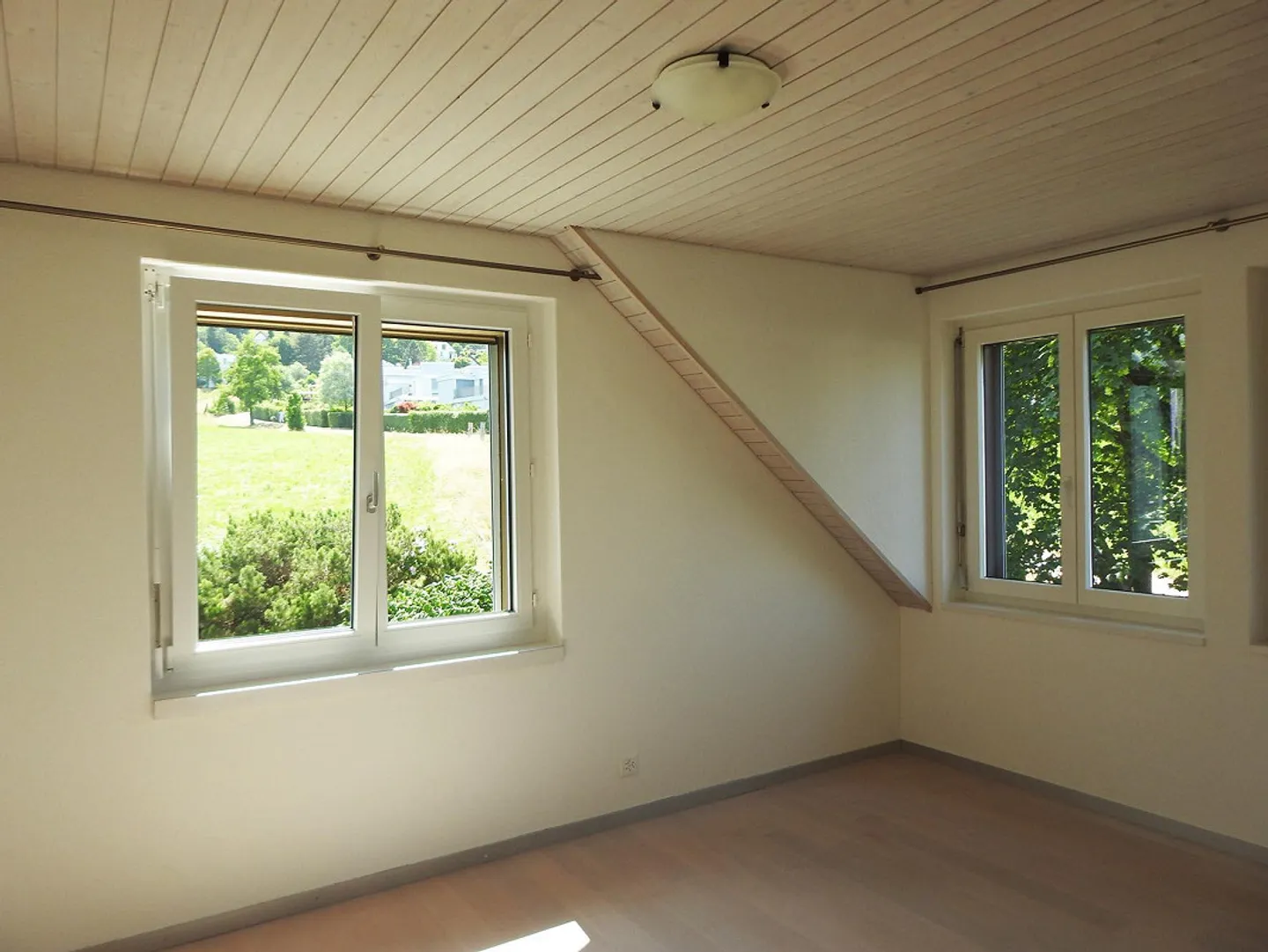 Single-family house with large garden - Photo 13 of 16