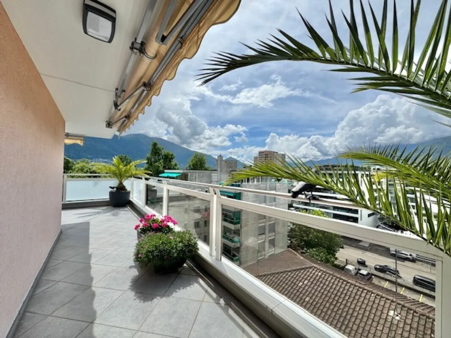 IN VENDITA NEL CENTRO DI LOCARNO - GRANDE APPARTAMENTO ATTICO LUMINOSO (ANCHE COME APPARTAMENTO PER VACANZE) - Foto 18 di 24