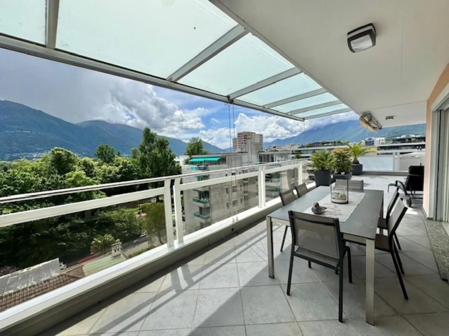 IN VENDITA NEL CENTRO DI LOCARNO - GRANDE APPARTAMENTO ATTICO LUMINOSO (ANCHE COME APPARTAMENTO PER VACANZE) - Foto 21 di 24