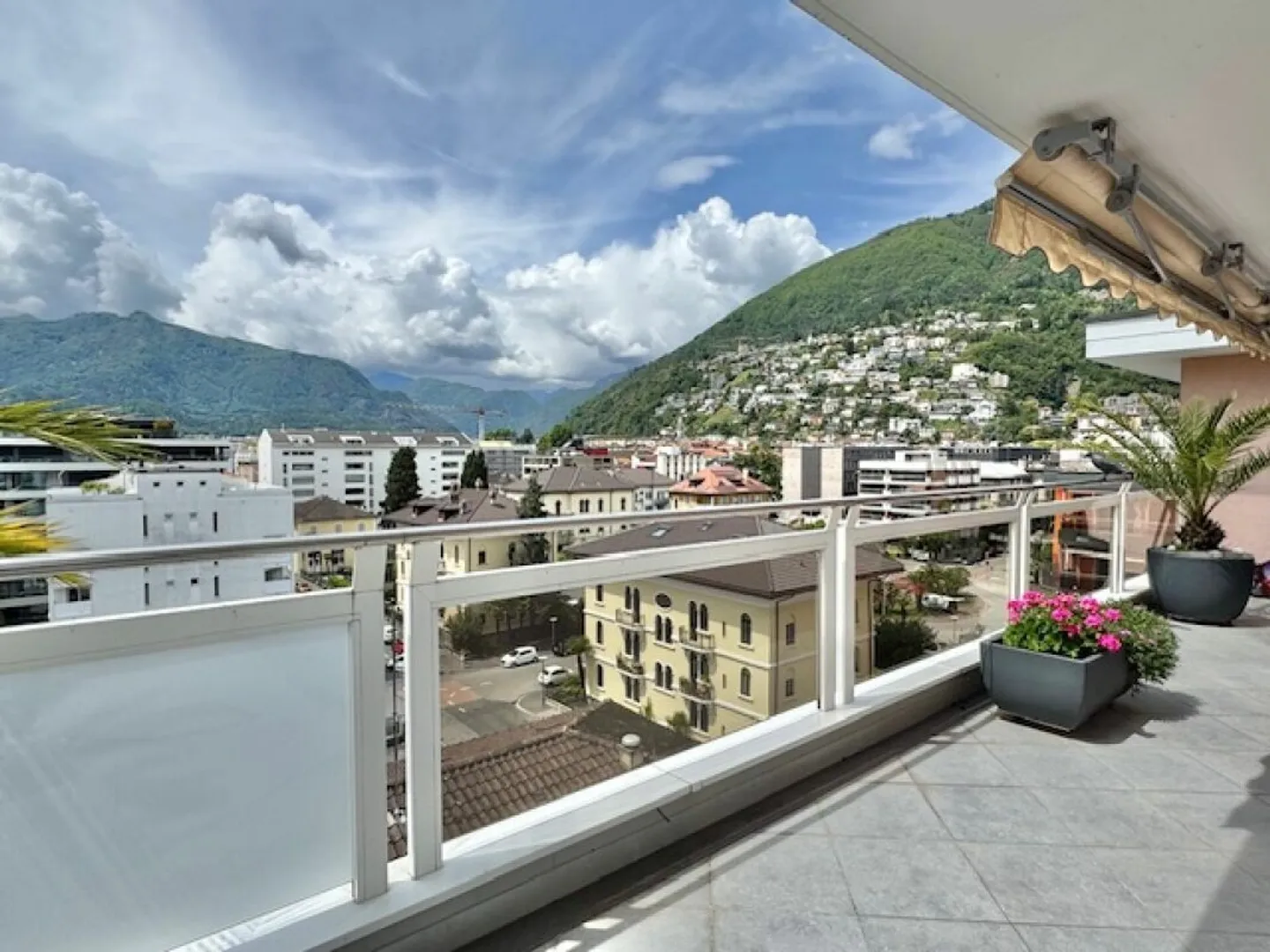 IN VENDITA NEL CENTRO DI LOCARNO - GRANDE APPARTAMENTO ATTICO LUMINOSO (ANCHE COME APPARTAMENTO PER VACANZE) - Foto 22 di 24