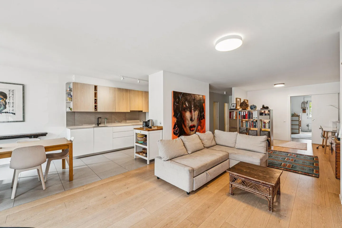 Bel appartement continu avec cheminée - Photo 2 sur 10