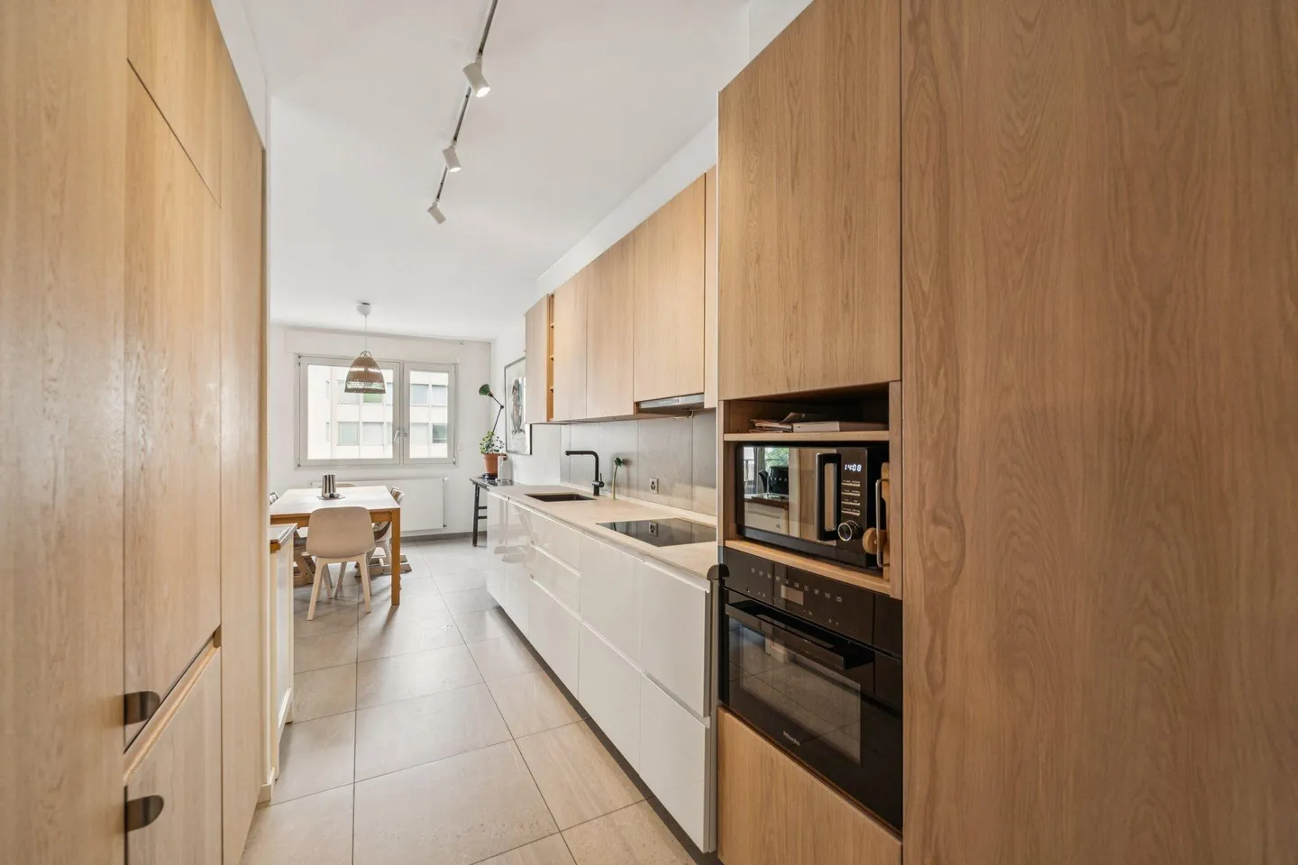Bel appartement continu avec cheminée - Photo 4 sur 10