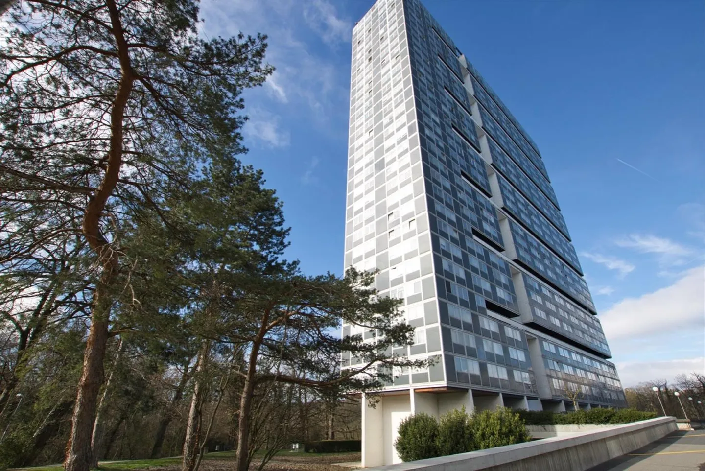 Le Lignon - 4 rooms to renovate with loggia - Photo 1 of 6