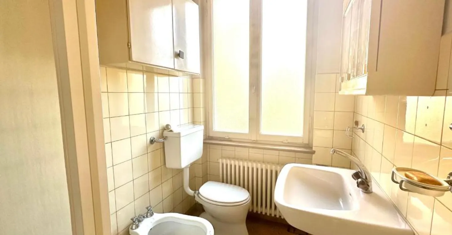 Stunning 7.5-room detached house with garden in Cureglia - Photo 10 of 11