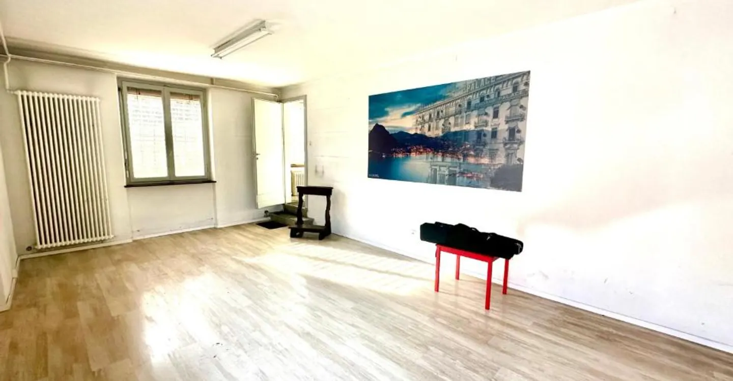 Stunning 7.5-room detached house with garden in Cureglia - Photo 6 of 11