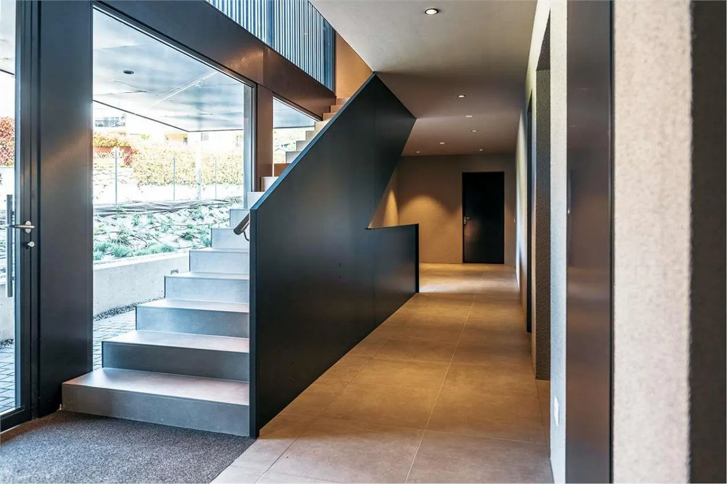 Bright 2.5 rooms with large terrace - Photo 3 of 10