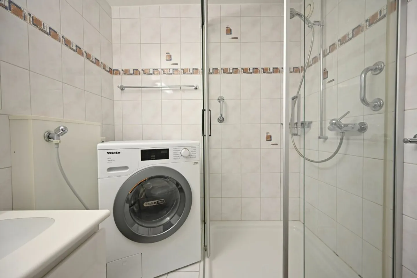 Bellissimo appartamento di 3.5 locali in una posizione idealmente collegata - Foto 5 di 9