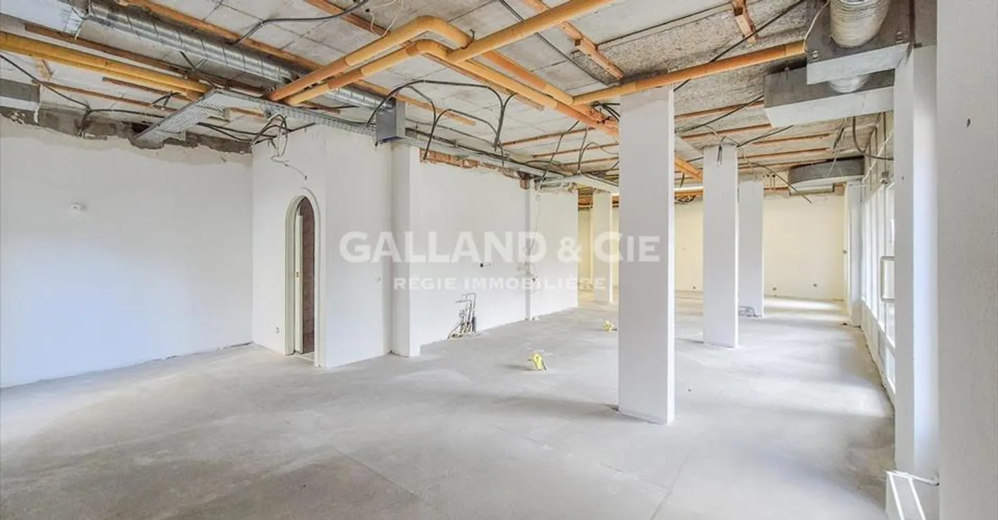 Immeuble mixte à louer - Photo 2 sur 10