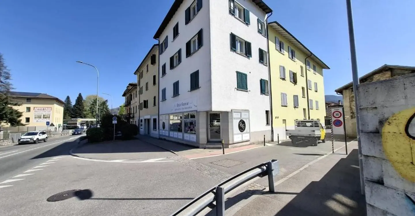 Fantastic property in Magliaso, Canton of Ticino - Income-generating building - Photo 1 of 5