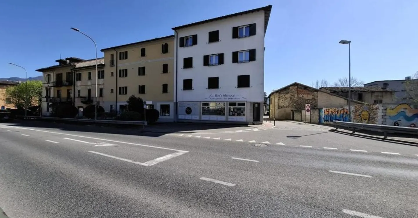 Fantastic property in Magliaso, Canton of Ticino - Income-generating building - Photo 4 of 5