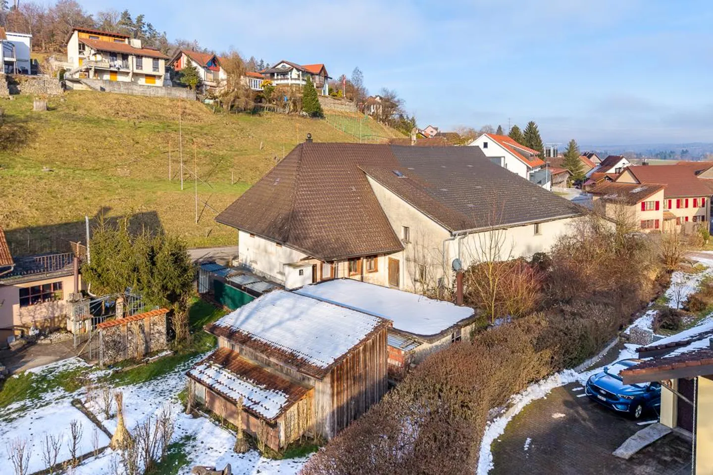 Hettenschwil: 5-room residential house with commercial part and barn - Photo 1 of 9