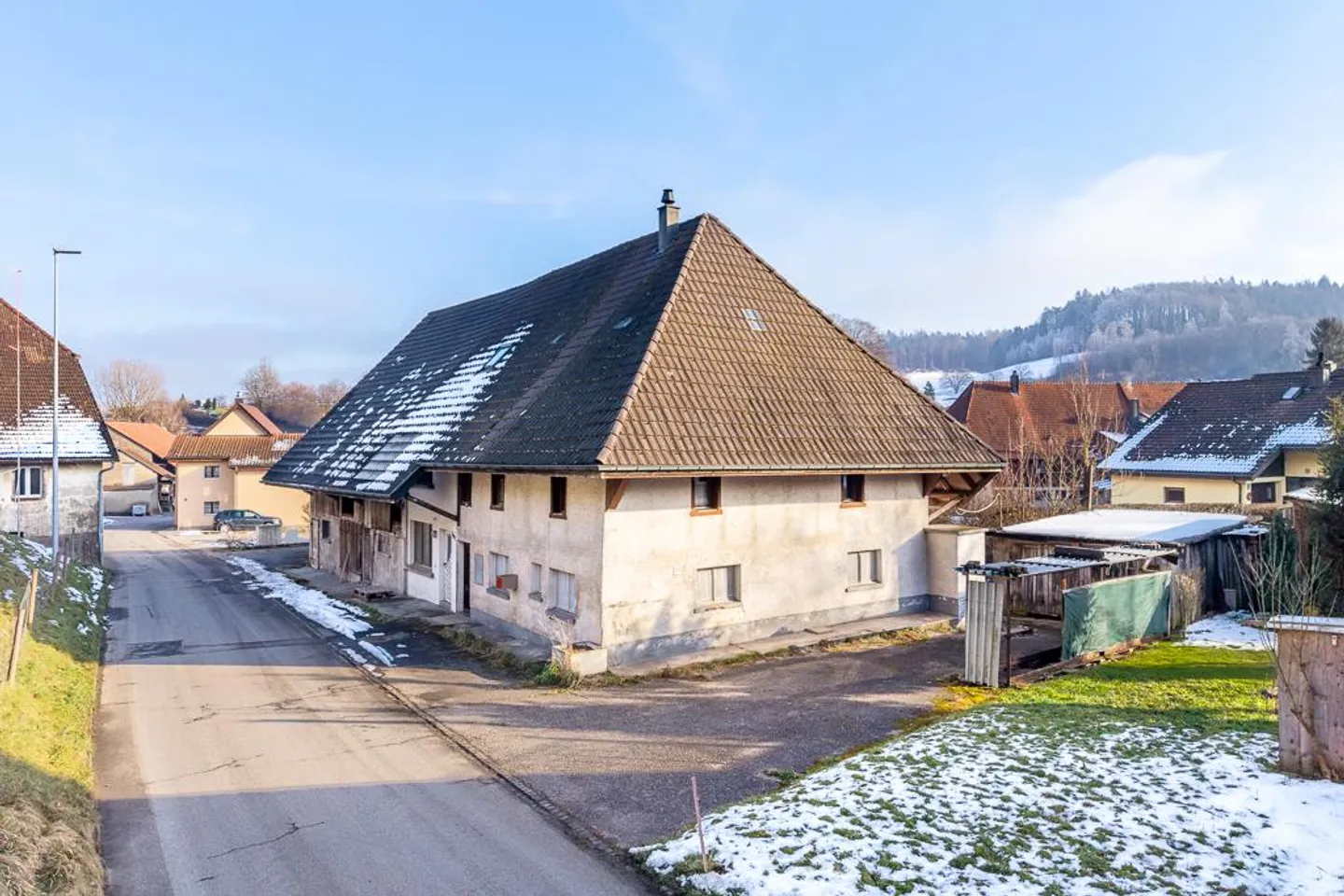 Hettenschwil: 5-room residential house with commercial part and barn - Photo 2 of 9