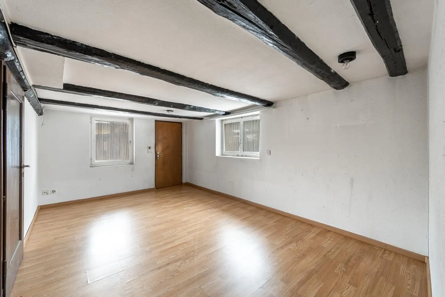 Hettenschwil: 5-room residential house with commercial part and barn - Photo 6 of 9