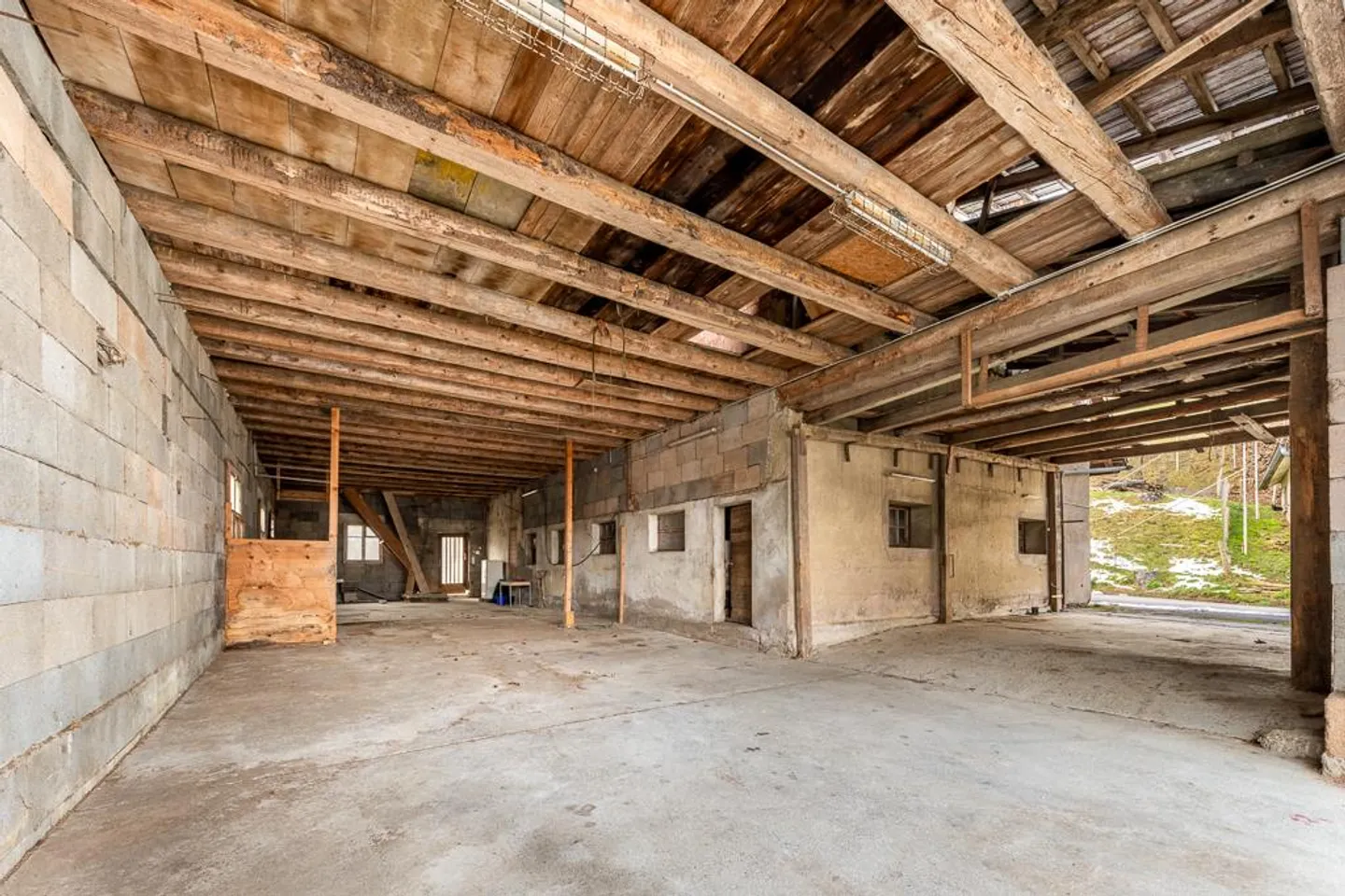 Hettenschwil: 5-room residential house with commercial part and barn - Photo 8 of 9