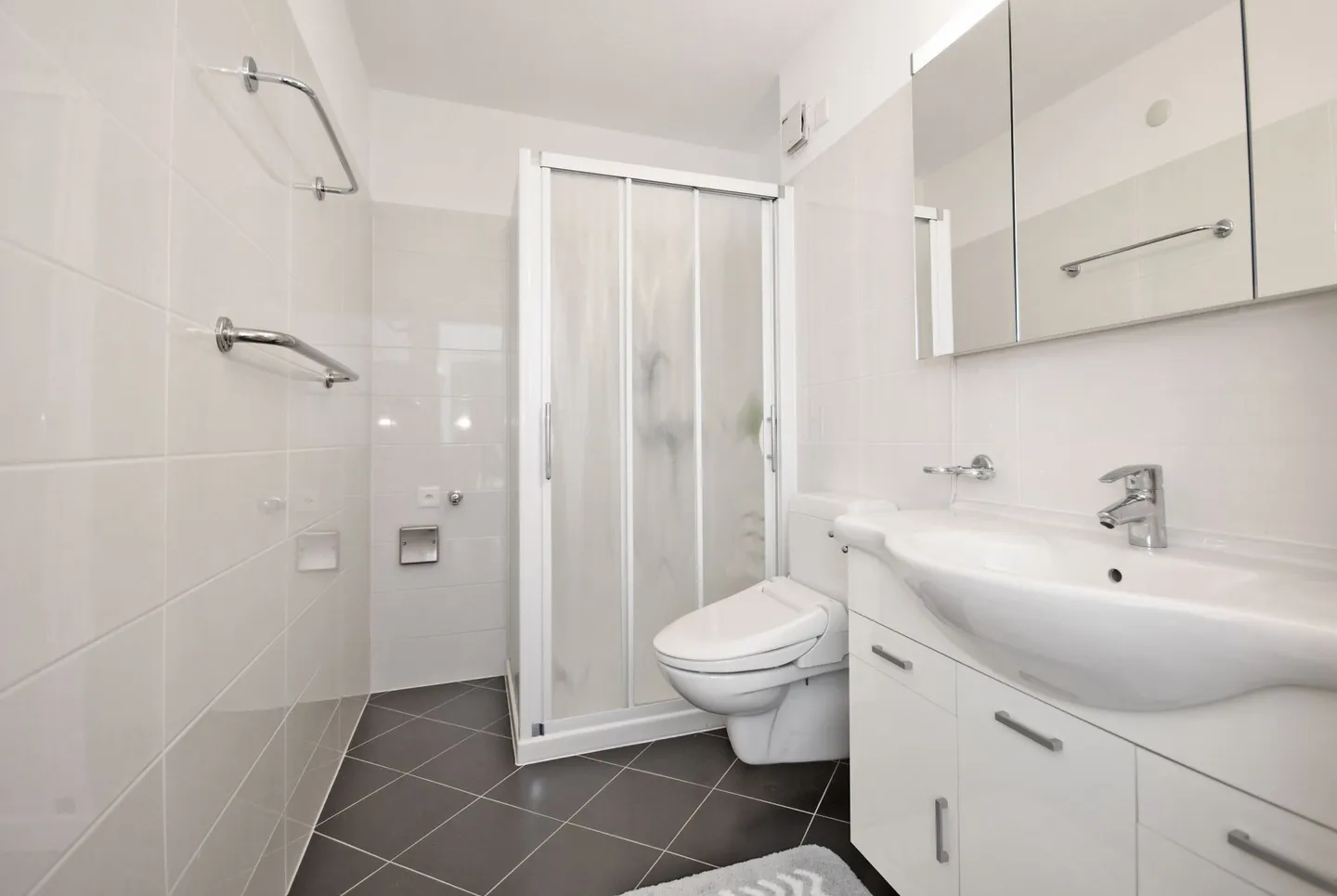 2.5-room condominium including 1 parking space - Photo 4 of 9