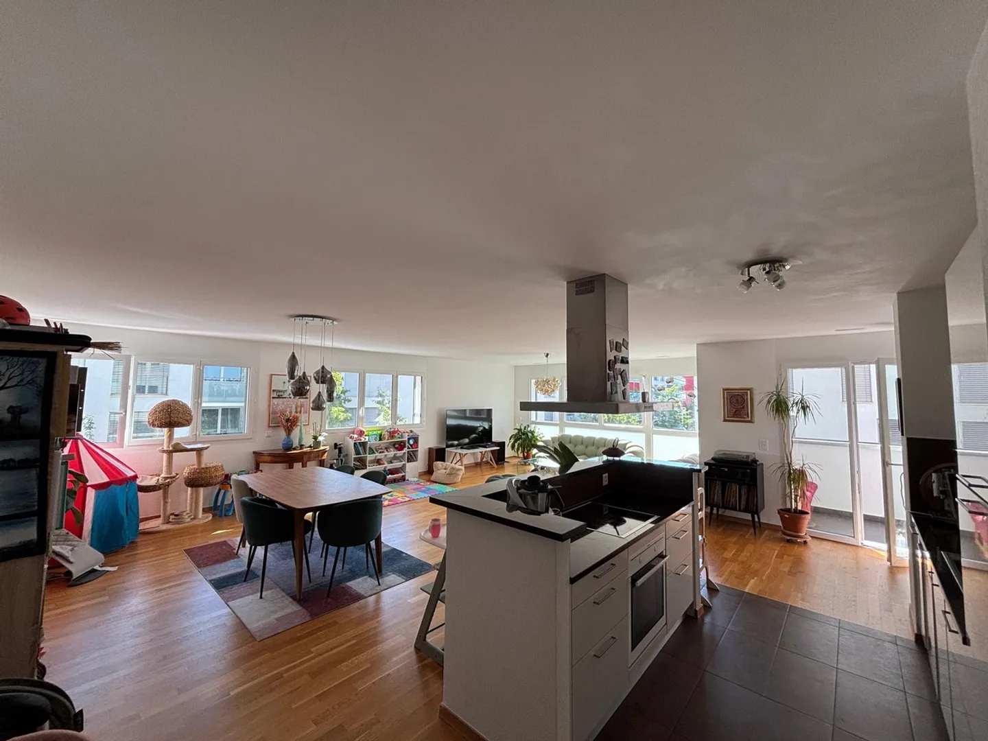 Stunning 4.5 rooms on the 2nd floor - Photo 3 of 9
