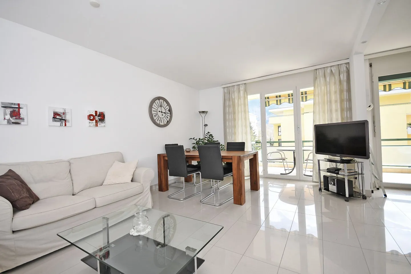 2.5-room condominium including 1 parking space - Photo 8 of 9