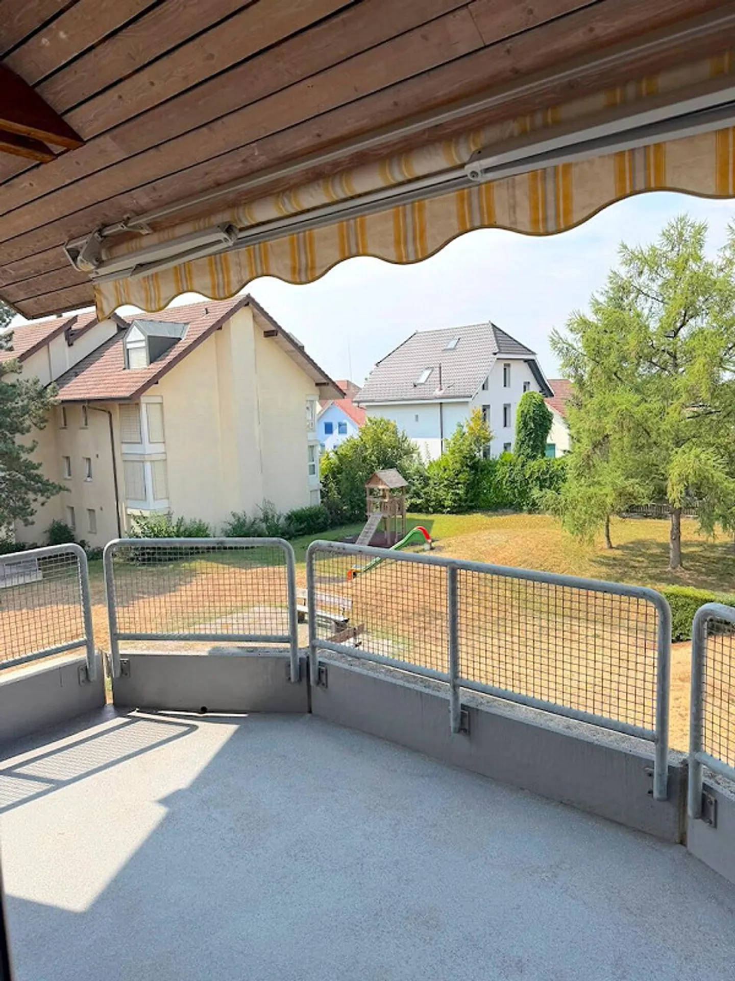 Apartment with a View (Renovated) - Photo 8 of 10