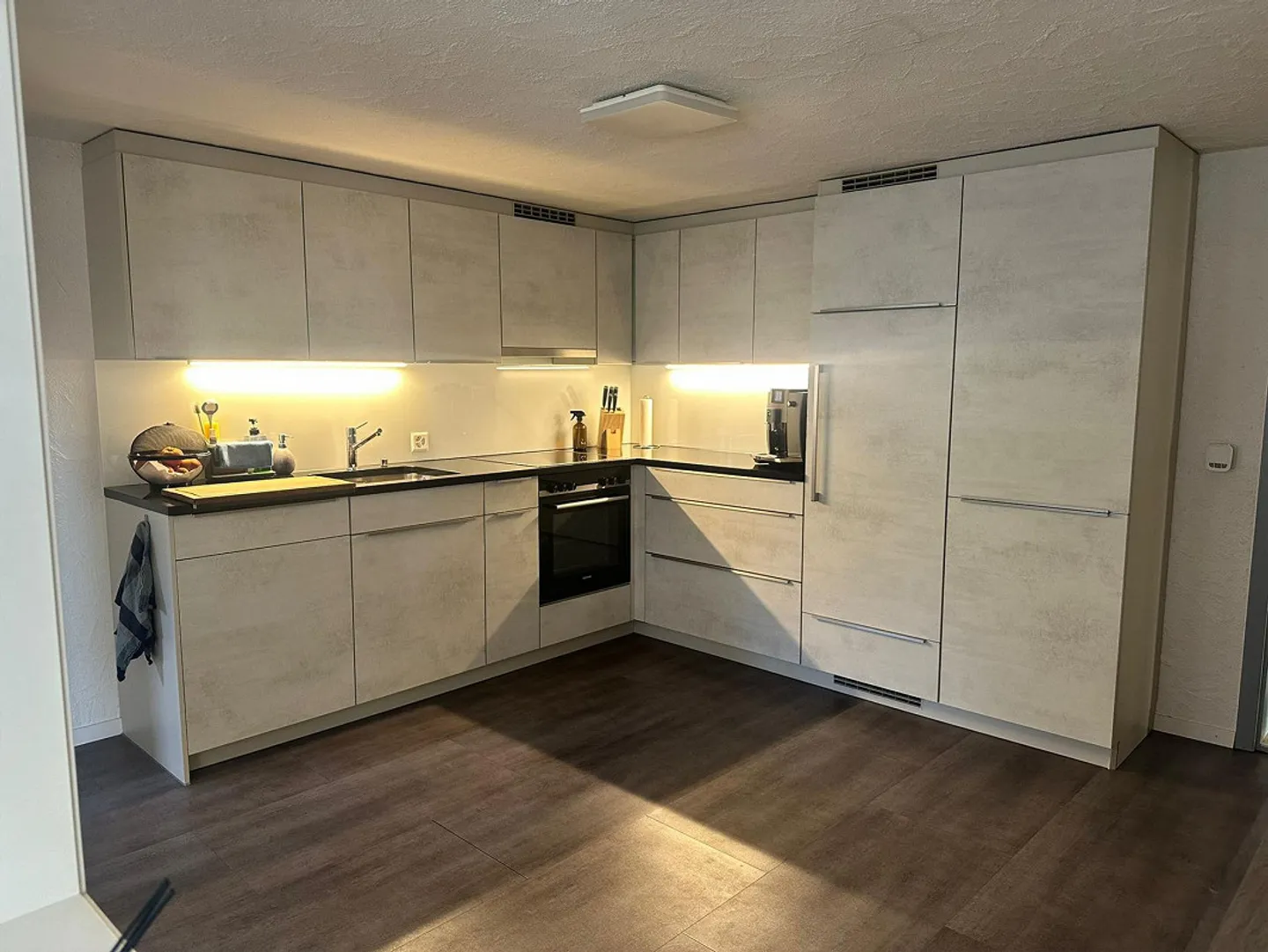 Appartement spacieux de 4 1/2 pièces avec terrasse couverte de 38m2 - Photo 2 sur 13