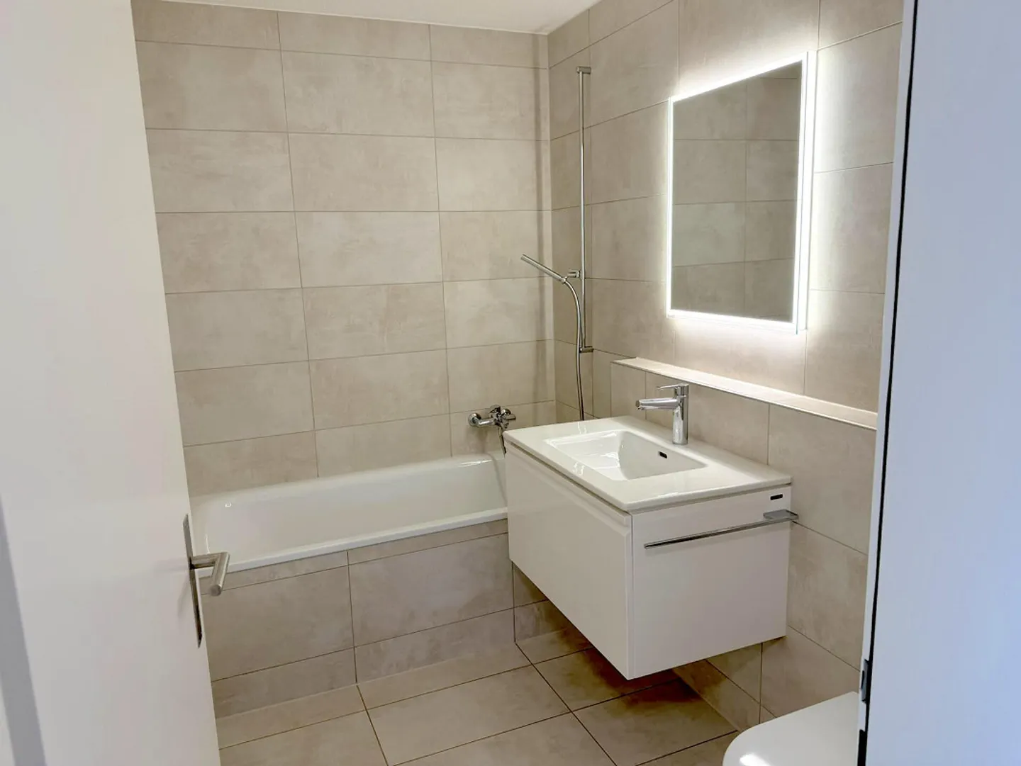 Apartment with a View (Renovated) - Photo 9 of 10