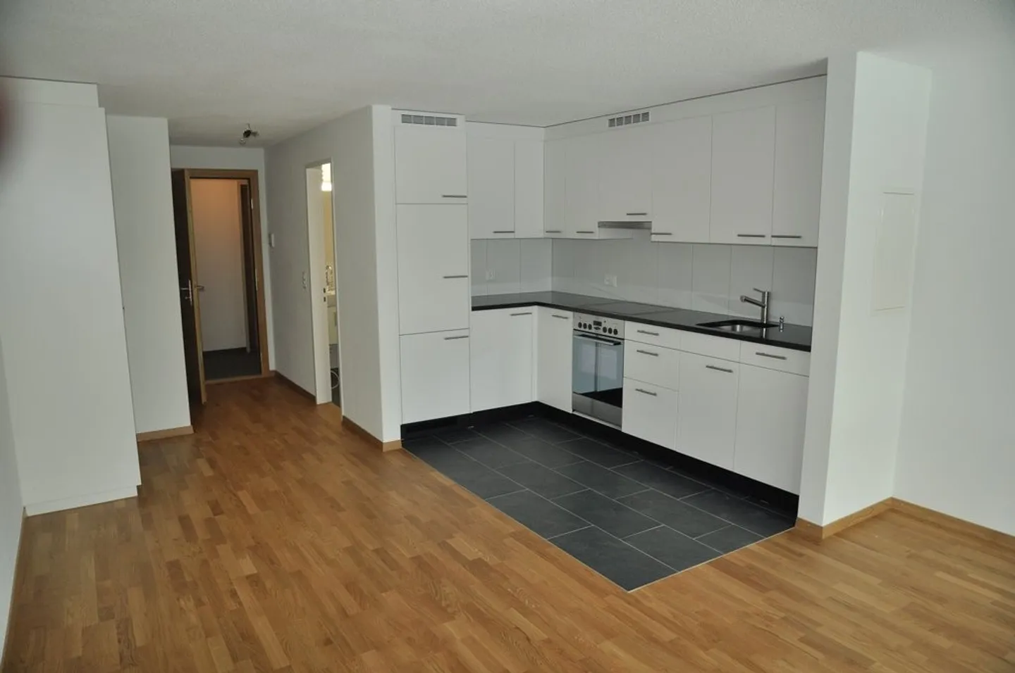 Helles Studio mit Balkon in Thun - Foto 1 von 7