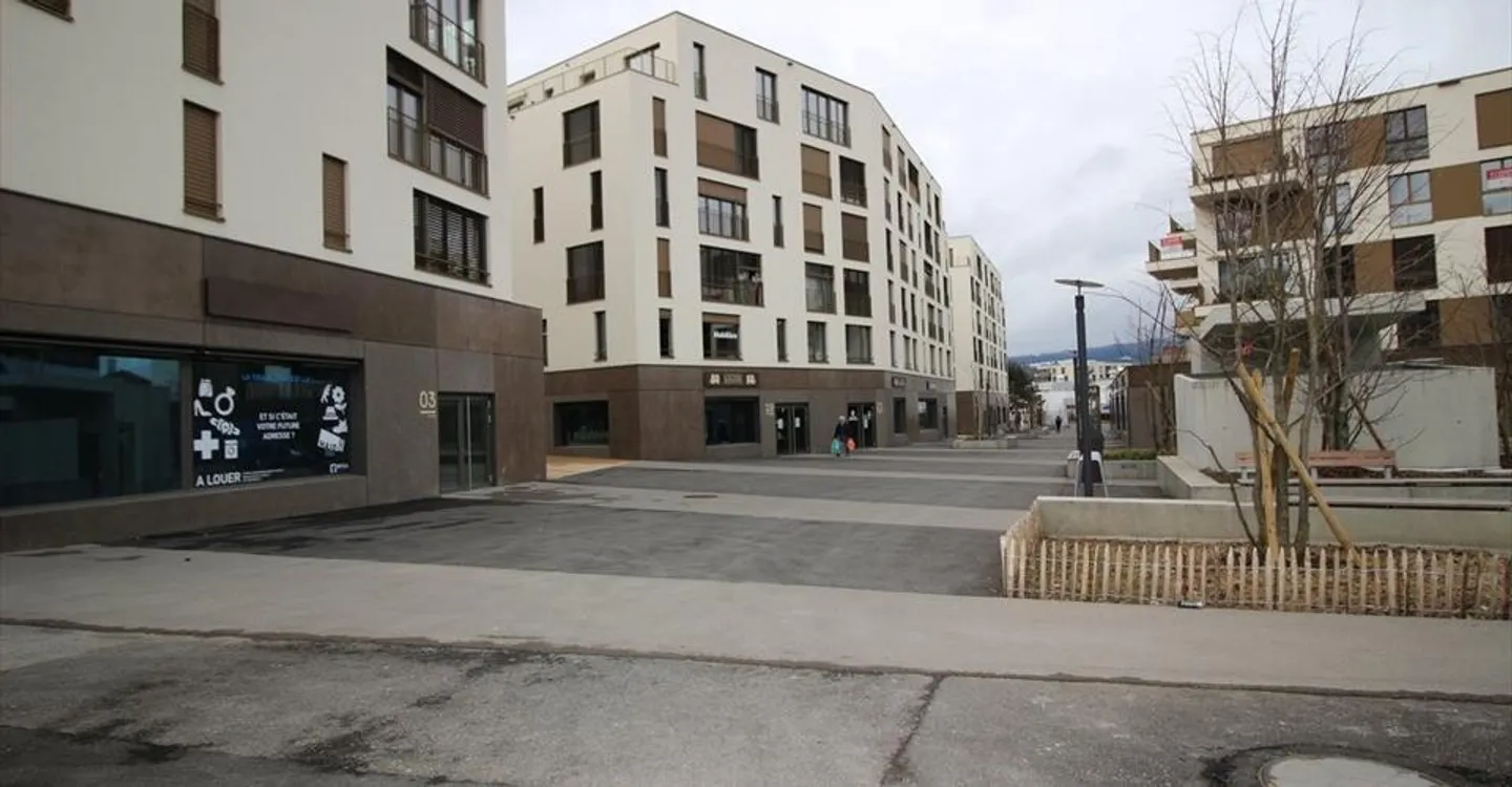 Mischgenutztes Gebäude mieten - Foto 2 von 13