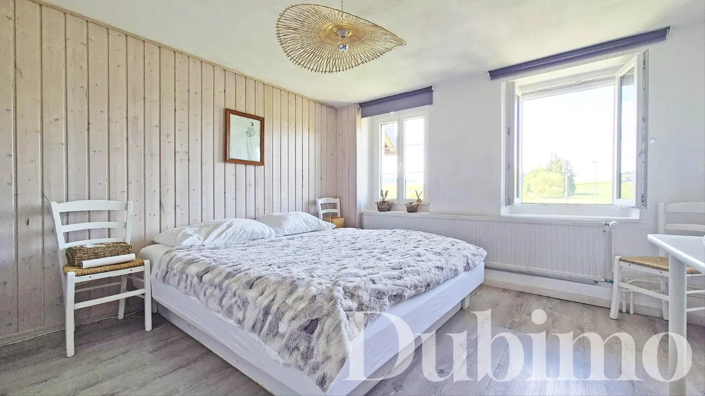 DUPLEX MIT AUSGEBAUTEM DACHGESCHOSS VOLLSTÄNDIG RENOVIERT IN CREMIN (LUCENS) - Foto 5 von 13