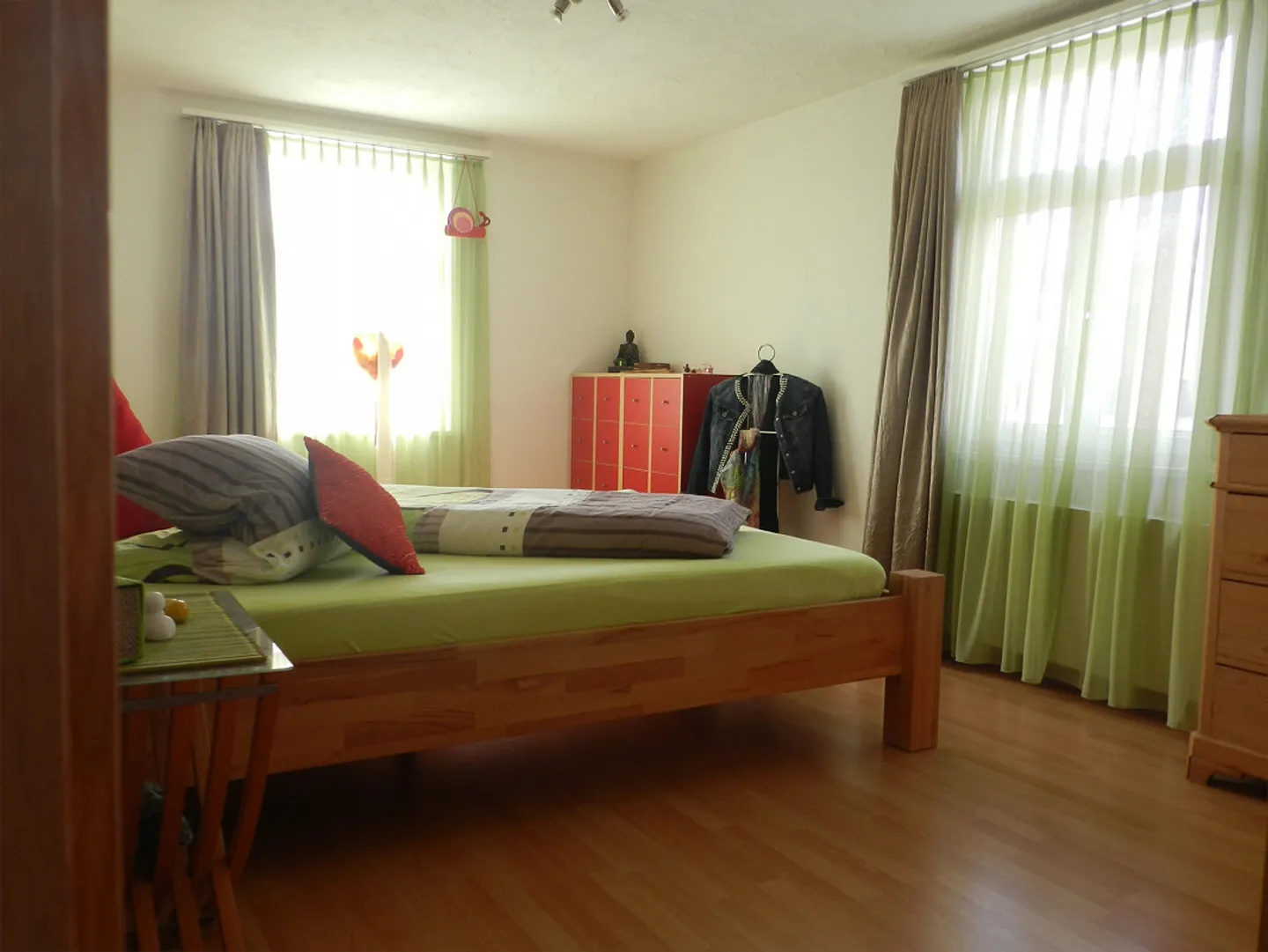 Appartement spacieux de 4 1/2 pièces avec terrasse couverte de 38m2 - Photo 6 sur 13