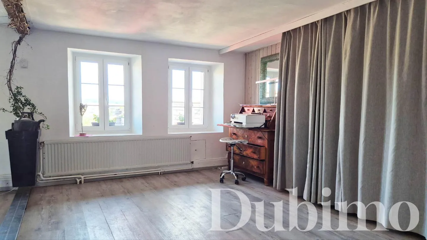 DUPLEX MIT AUSGEBAUTEM DACHGESCHOSS VOLLSTÄNDIG RENOVIERT IN CREMIN (LUCENS) - Foto 7 von 13