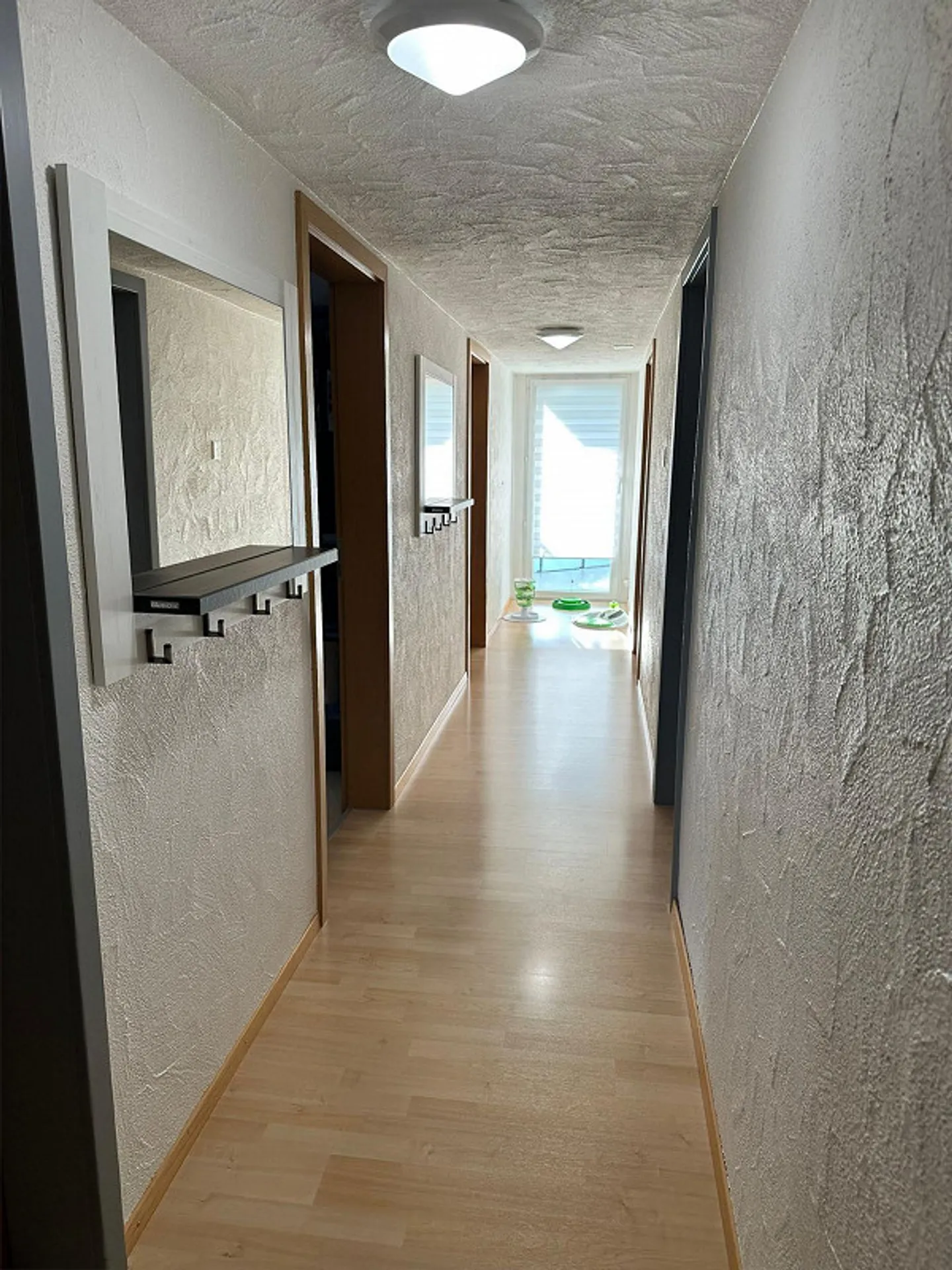 Appartement spacieux de 4 1/2 pièces avec terrasse couverte de 38m2 - Photo 9 sur 13