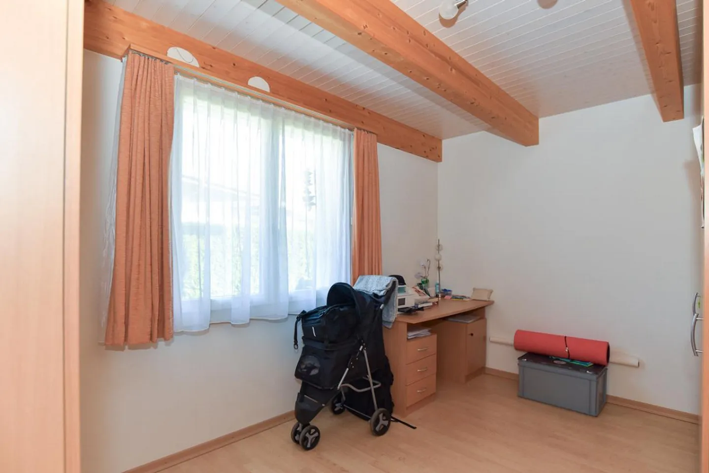 Well-maintained, detached with separate double garage - Photo 8 of 14