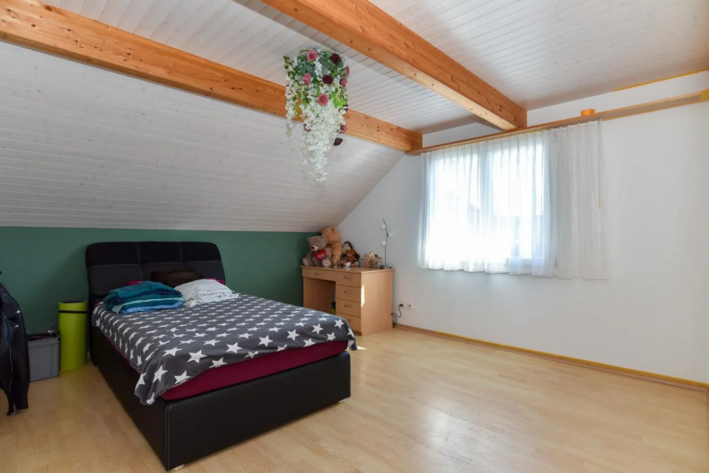 Well-maintained, detached with separate double garage - Photo 10 of 14