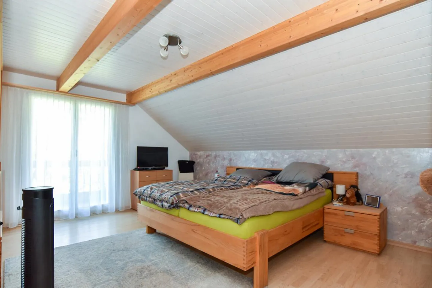 Well-maintained, detached with separate double garage - Photo 11 of 14