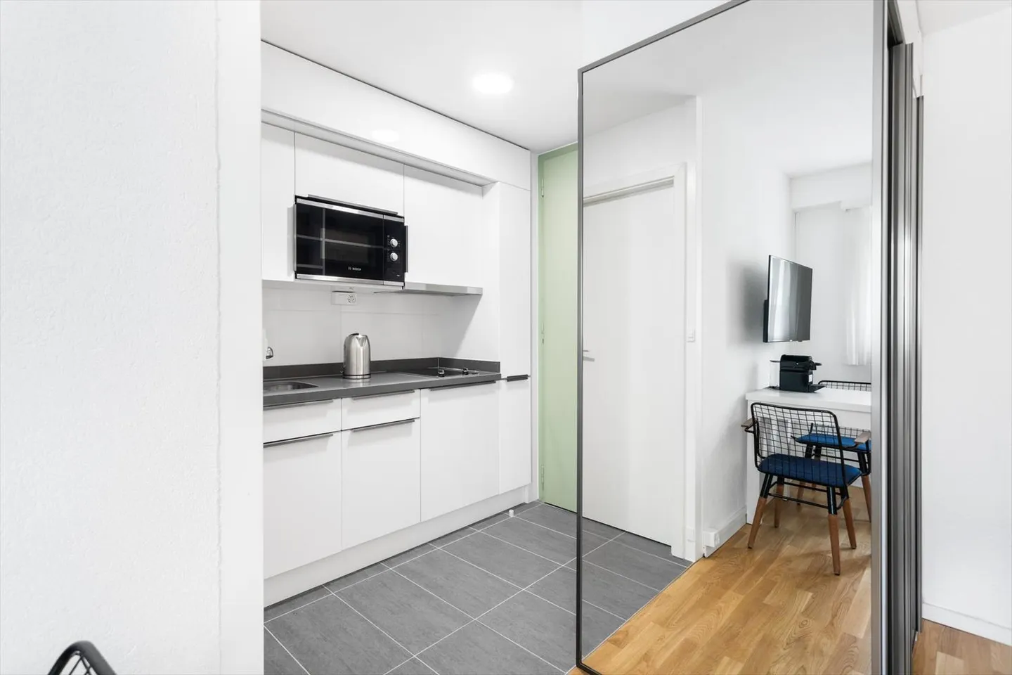 Modern Furnished Studio for Rent in Lausanne - Sallaz - Ideal Location & Price I - Photo 3 of 6