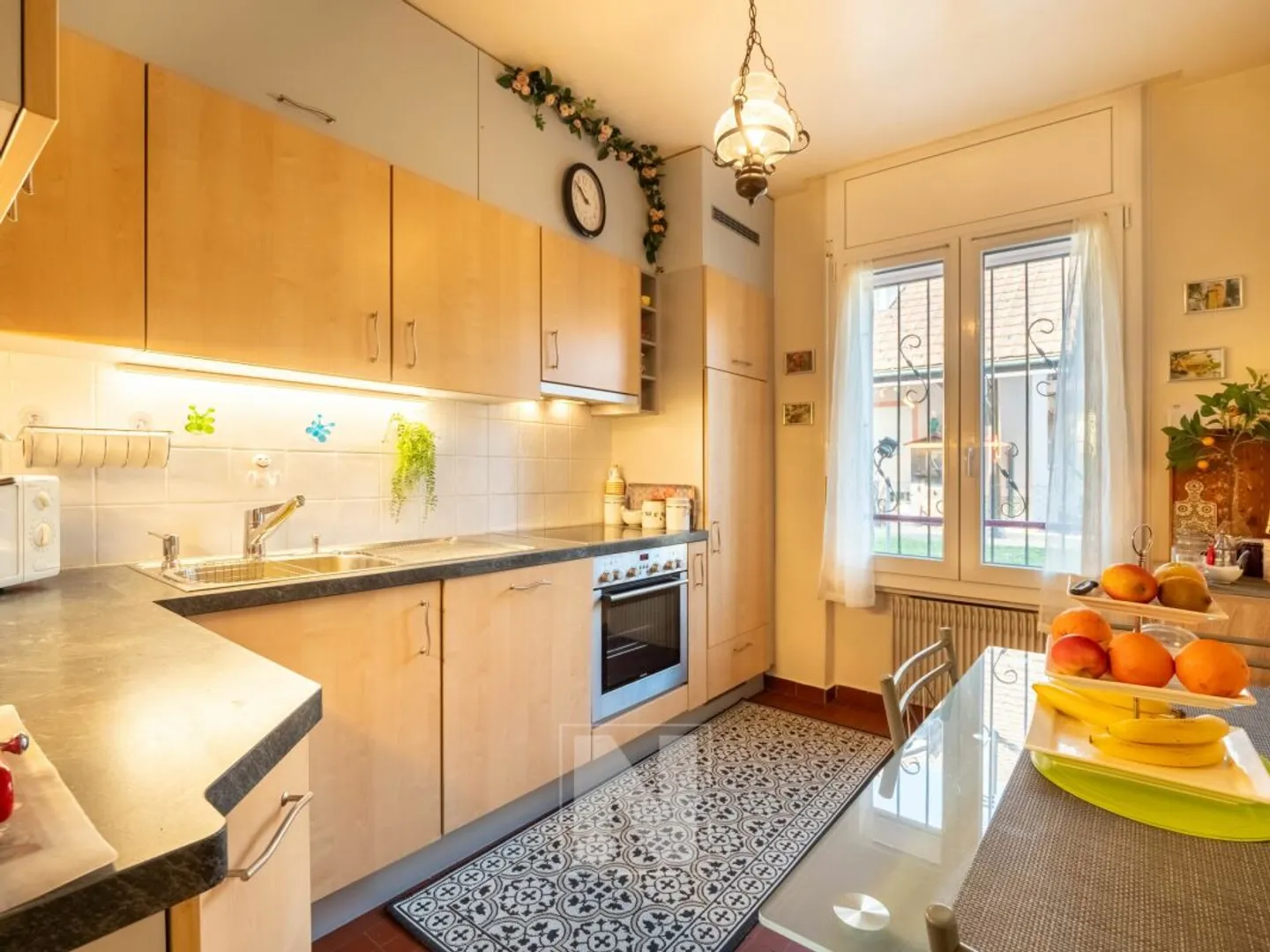 Gebäude mit 4 Wohnungen und Nebengebäuden im Zentrum von Lucens - Foto 4 von 32