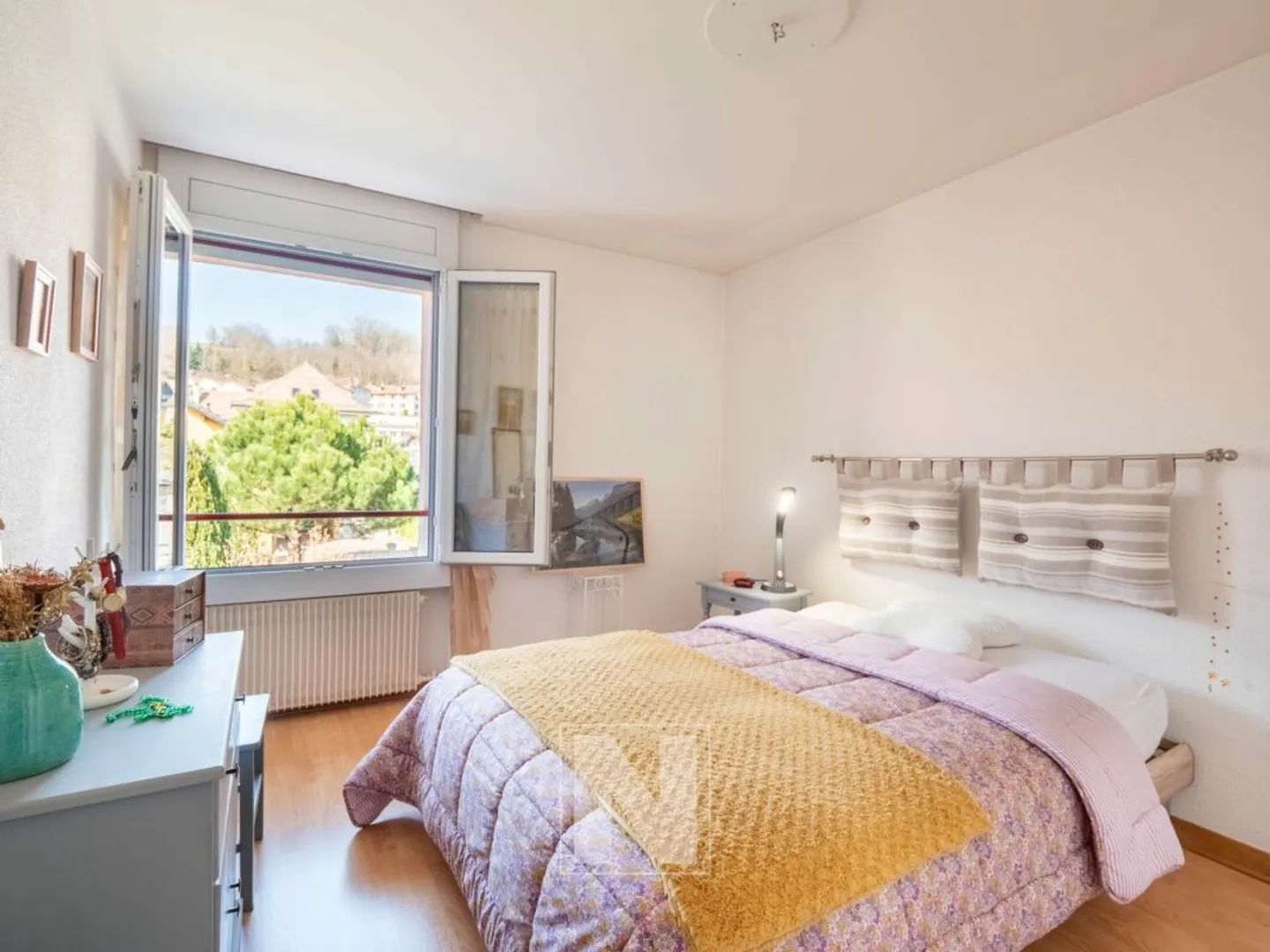 Gebäude mit 4 Wohnungen und Nebengebäuden im Zentrum von Lucens - Foto 7 von 32