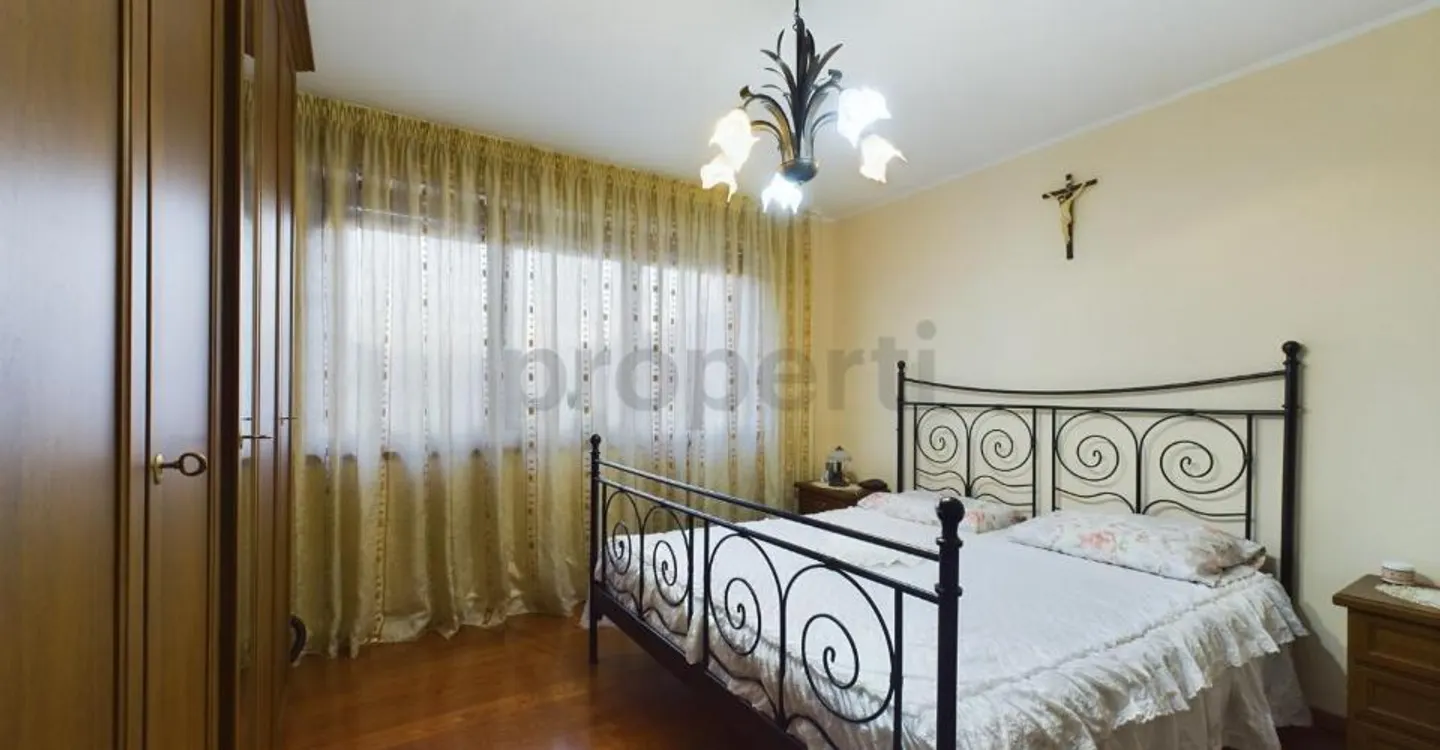 Ampio Appartamento Ristrutturato - Foto 4 di 10