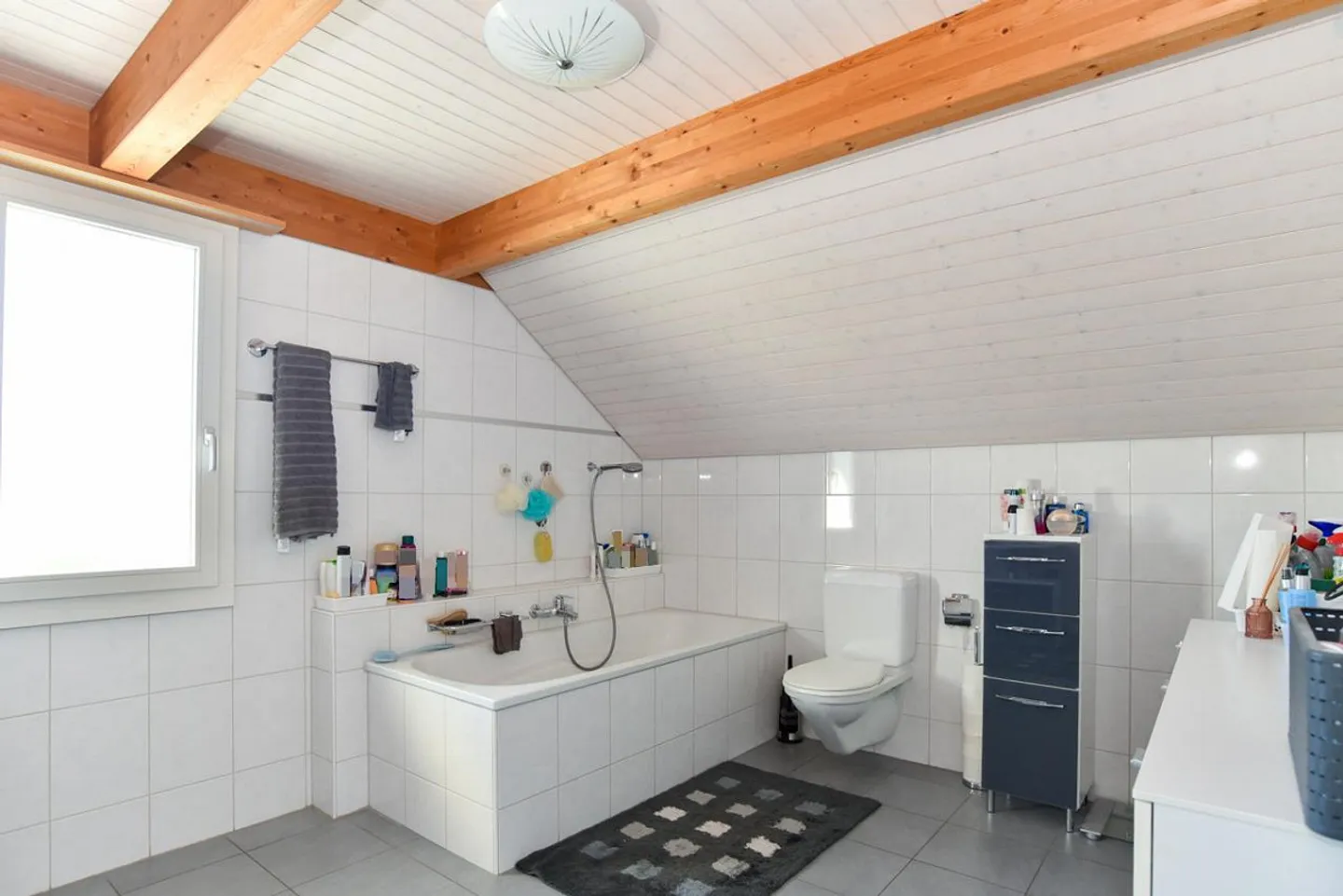 Well-maintained, detached with separate double garage - Photo 14 of 14