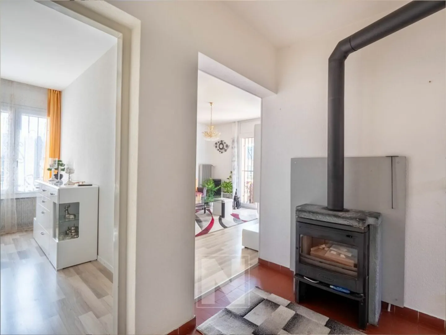 Gebäude mit 4 Wohnungen und Nebengebäuden im Zentrum von Lucens - Foto 9 von 32