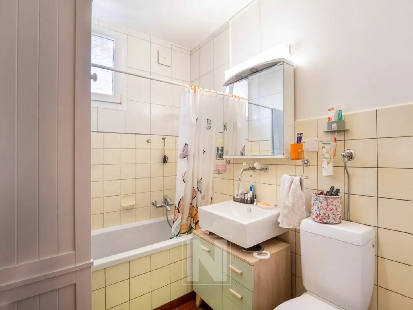 Gebäude mit 4 Wohnungen und Nebengebäuden im Zentrum von Lucens - Foto 21 von 32