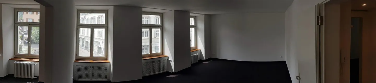 Incantevole appartamento di 2,5 stanze nel centro di Glarus - Foto 1 di 9