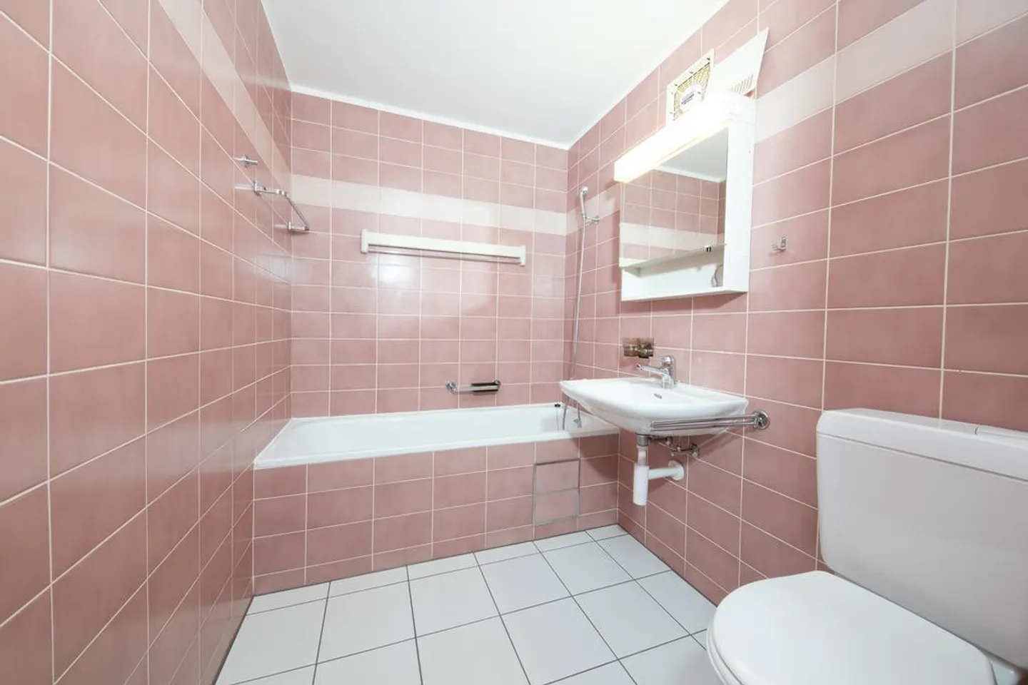 Living in a central location in Münchenstein - Photo 3 of 11