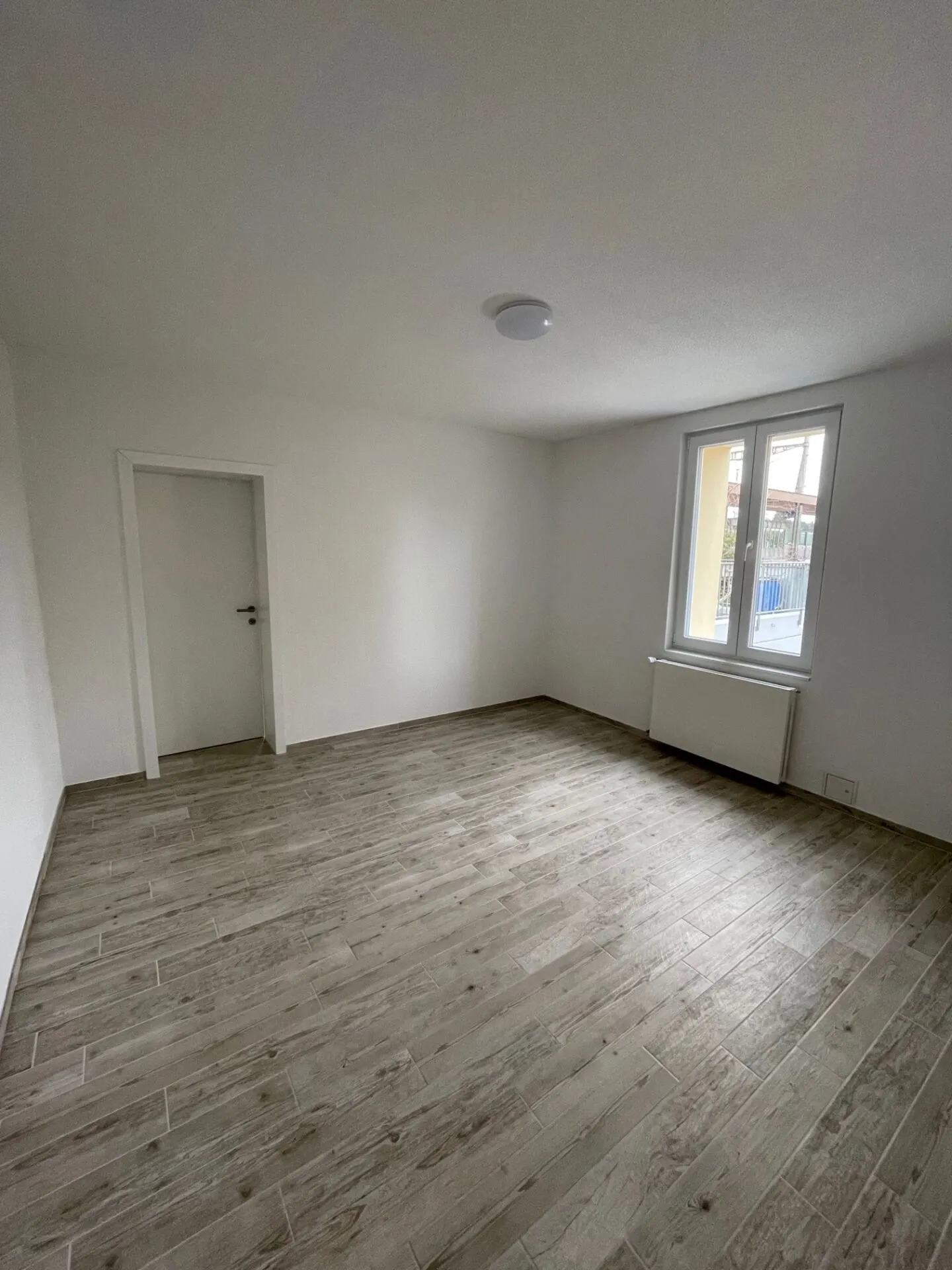 Proprietà residenziale e commerciale attraente in una posizione centrale - Foto 2 di 8
