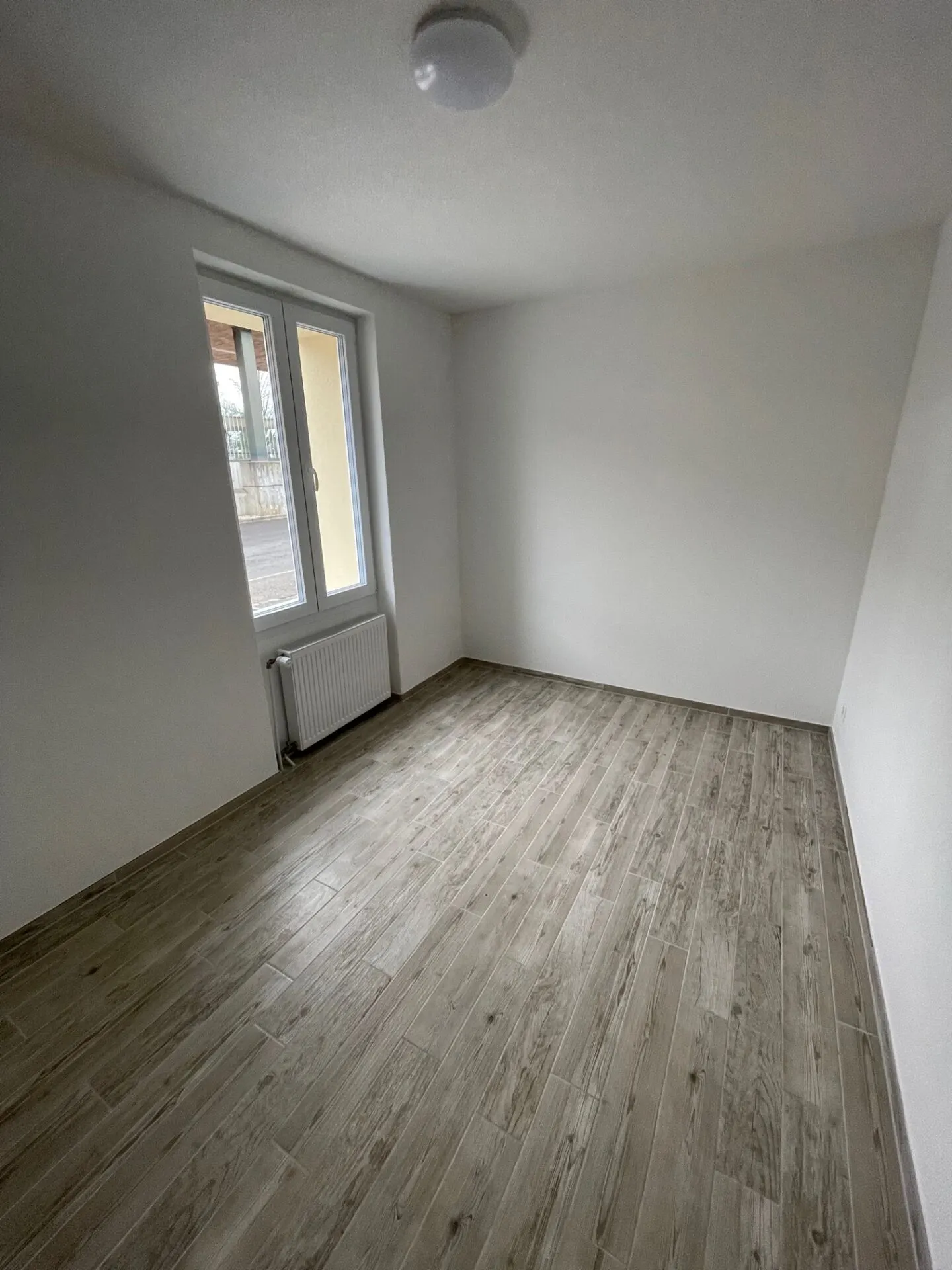 Proprietà residenziale e commerciale attraente in una posizione centrale - Foto 3 di 8