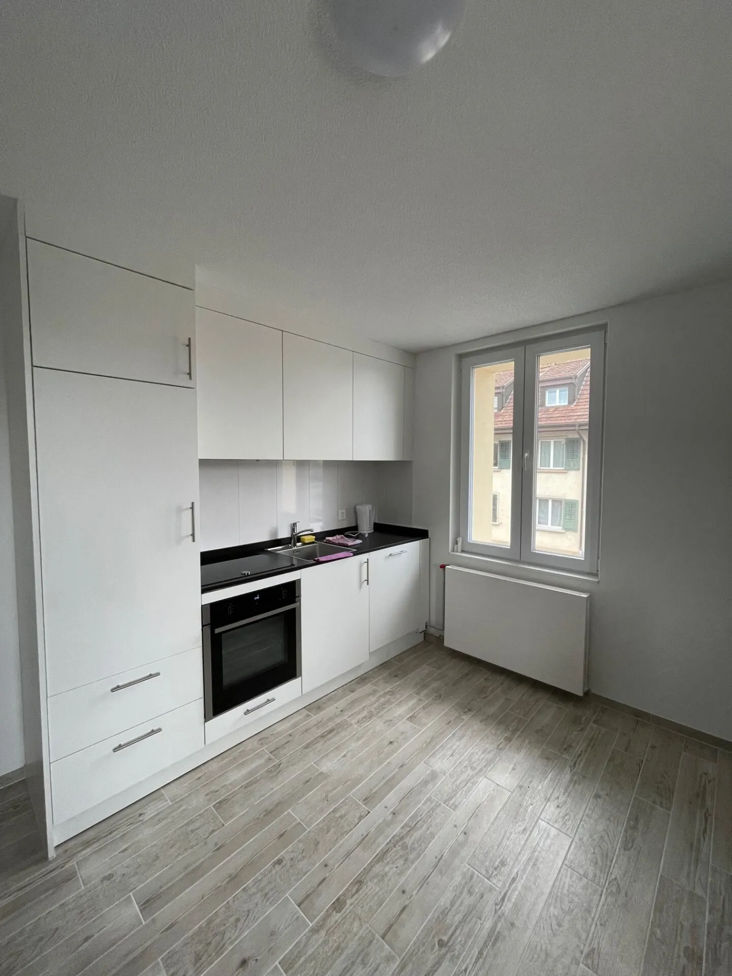 Proprietà residenziale e commerciale attraente in una posizione centrale - Foto 6 di 8
