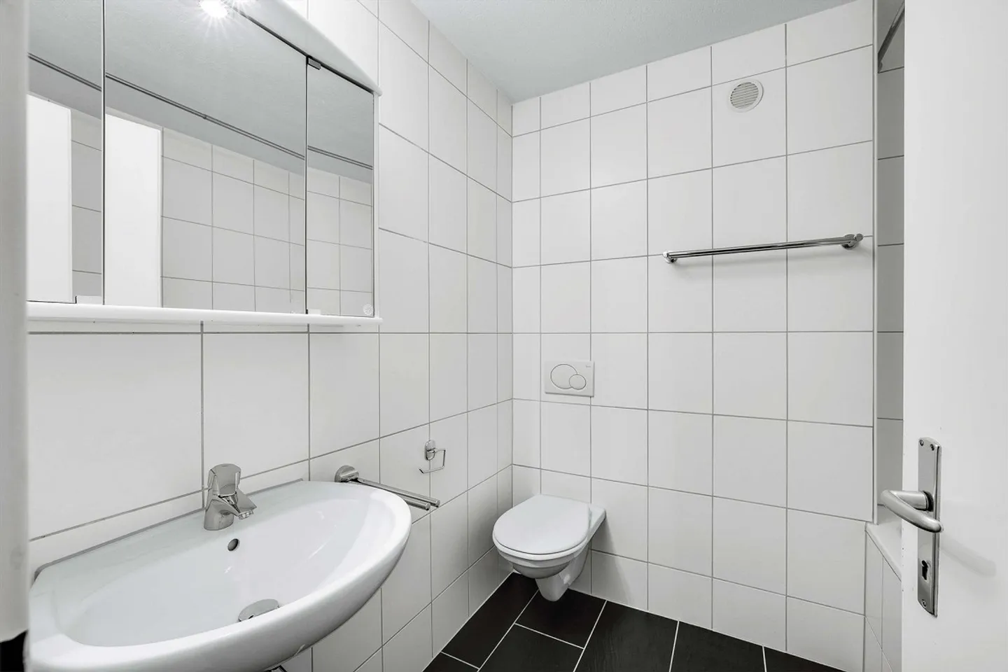 Bright 3-room apartment for rent in Oberuzwil - Photo 3 of 9