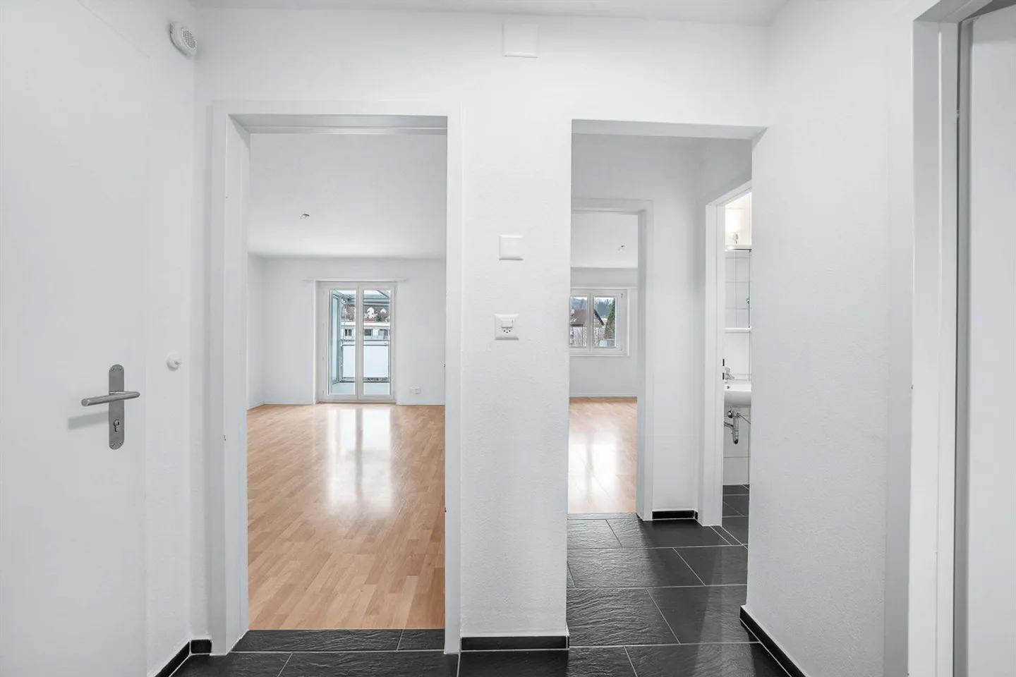 Bright 3-room apartment for rent in Oberuzwil - Photo 5 of 9
