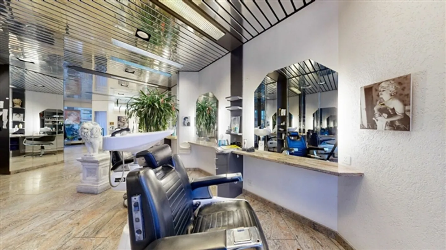 Espace commercial attrayant au centre de Burgdorf - Photo 4 sur 11